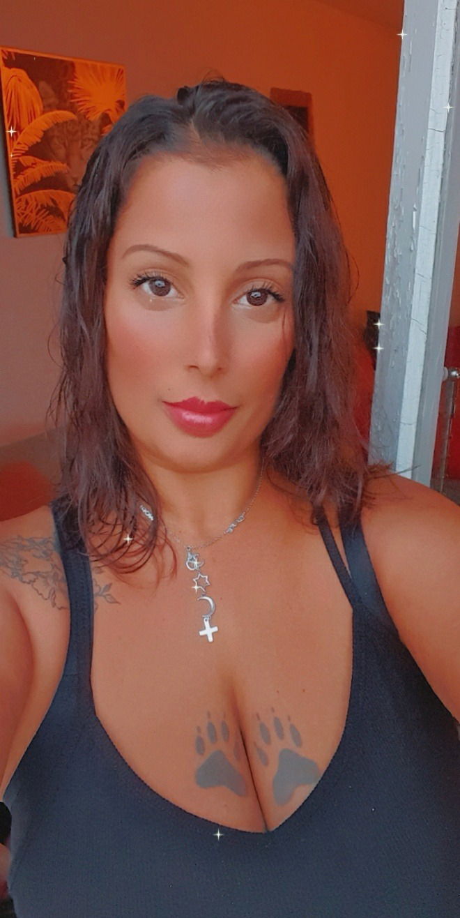 Laulaofficielle profile avatar Laulaofficielle profile avatar