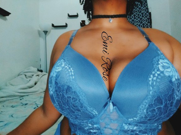 Introducing Emi Rose:All You Need to Know About the Onlyfans Model
